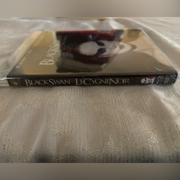 Black Swan - Blue Ray + Dvd + Digital Copy. Brand New, Never Opened. - Picture 2 of 4